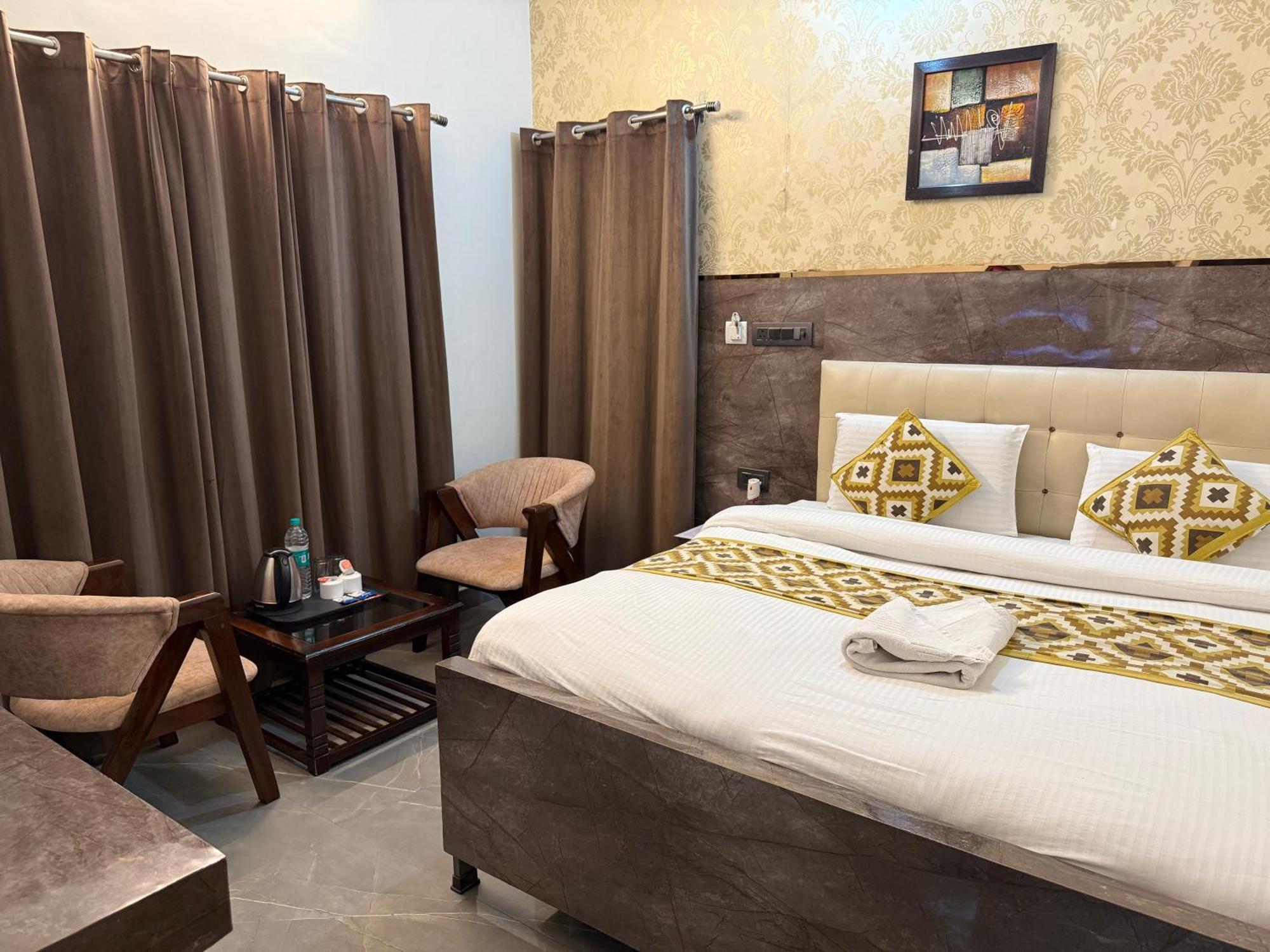 Krishna Residency - A Boutique Hotel Bareilly Ngoại thất bức ảnh