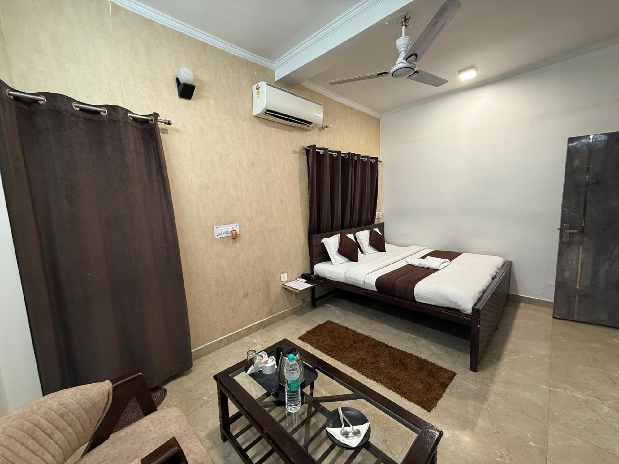 Krishna Residency - A Boutique Hotel Bareilly Ngoại thất bức ảnh