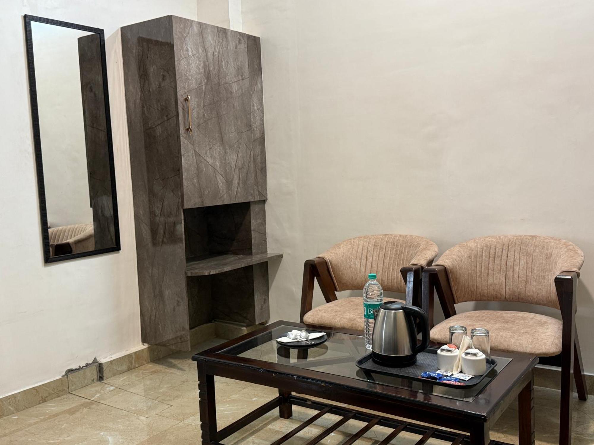 Krishna Residency - A Boutique Hotel Bareilly Ngoại thất bức ảnh